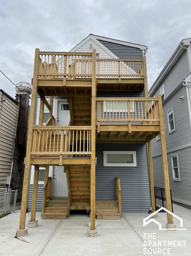 Building Photo - 3707 W Belmont Ave