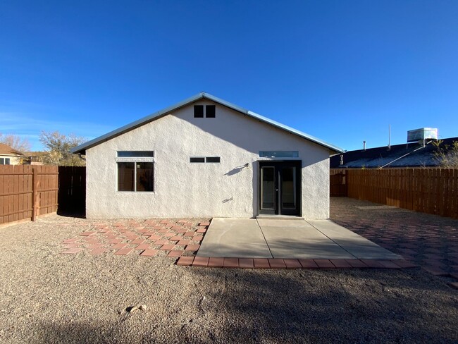 Building Photo - 2 Bedroom Single Story Home Available Near Hwy 550 NE & Paseo Del Volcan NE in Enchanted Hills Ri...