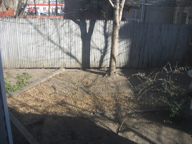 Building Photo - 16 46th St