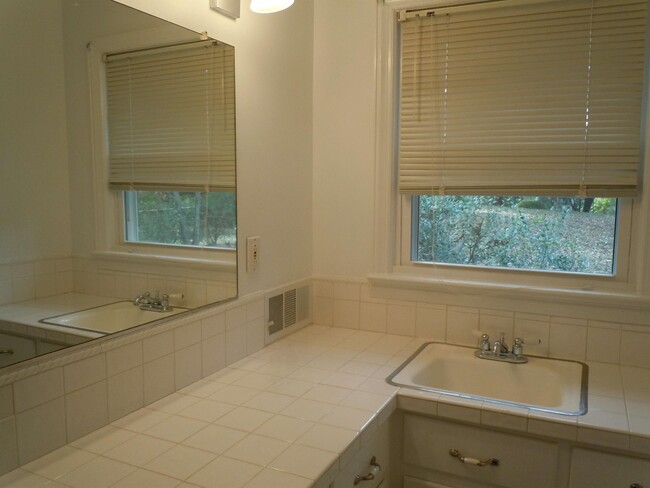 Building Photo - 4014 Avera Ave