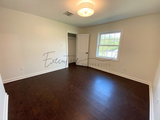 Building Photo - Spacious 4-Bedroom with Custom Finishes in...