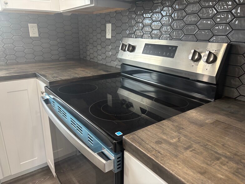 Building Photo - 3140 Springmill West Rd