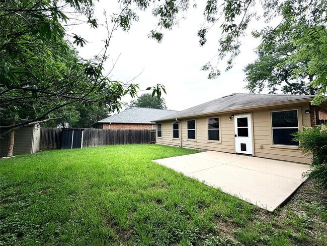 Building Photo - 5216 English Glade Dr