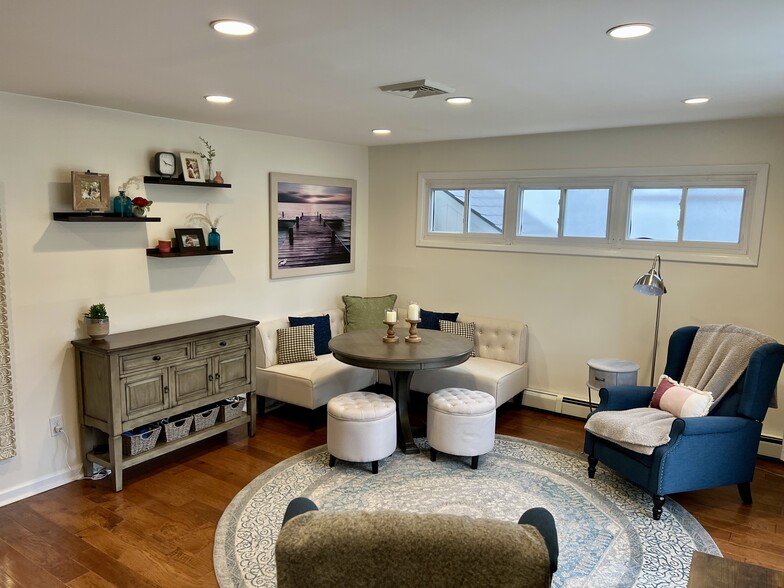Entry Room - 741 Marshall Dr