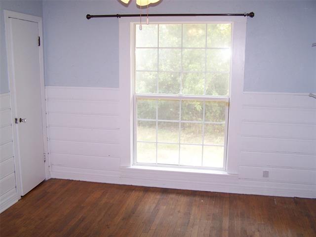 Building Photo - 802 N Powell Pkwy