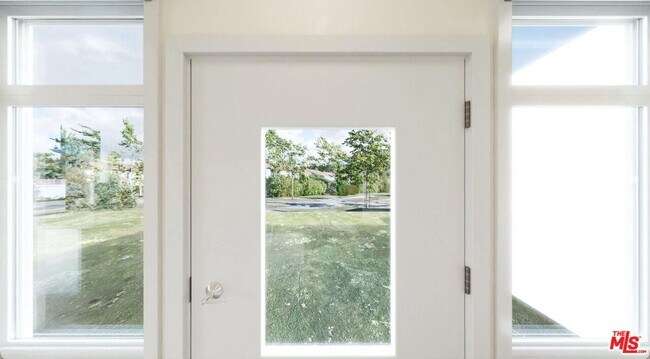 Building Photo - 2901 Raymond Ave