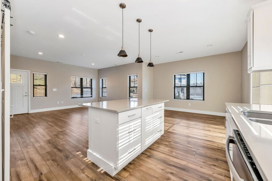 Building Photo - 203 Wallace Cir