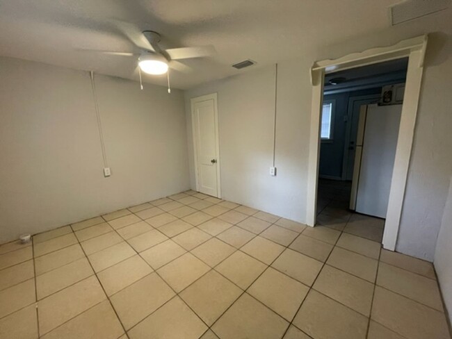 Building Photo - Beautiful 2 Bed 1 Bath House In Fifth Ave ...