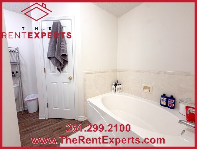Building Photo - 8413 Oak Pointe Ct