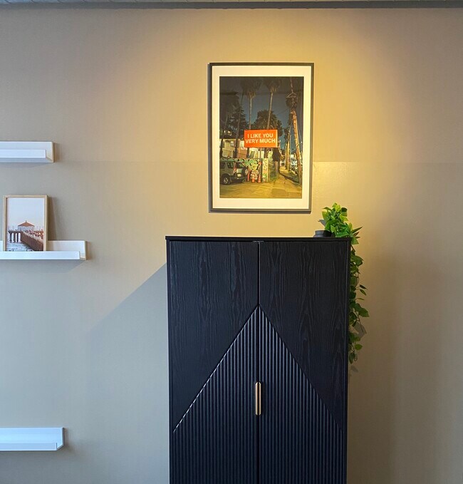 Building Photo - 849 S Broadway