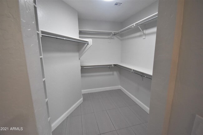 Building Photo - 768 E Irma Ln