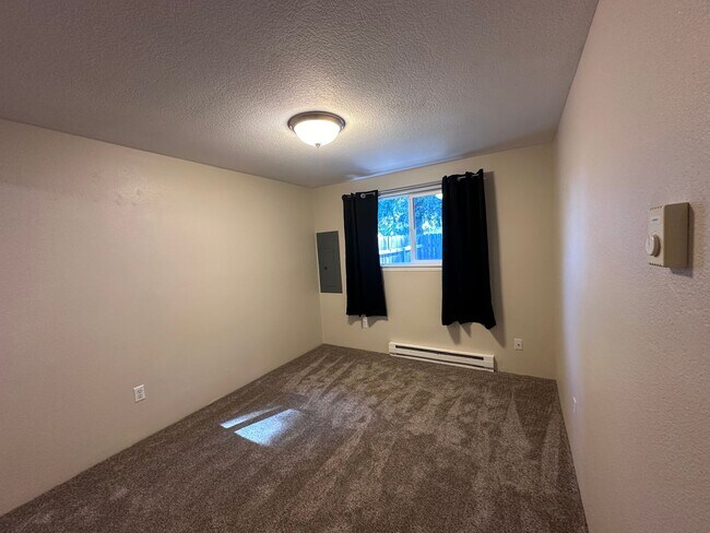 Building Photo - Charming 2 bdrm, 1 bath in Maplewood Neigh...
