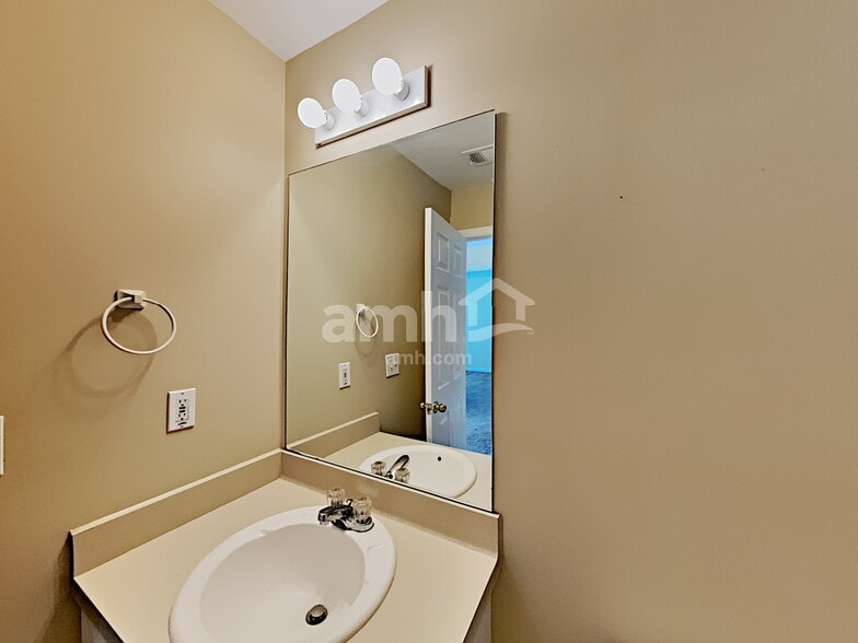 Building Photo - 710 Ridgewood Way