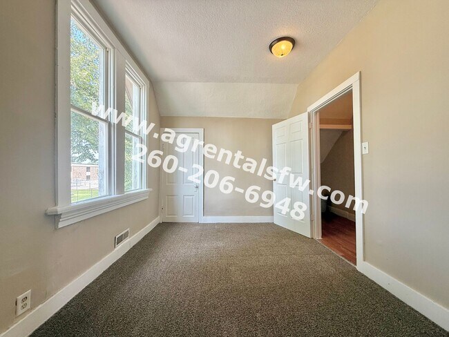 Building Photo - 1210 Marion St