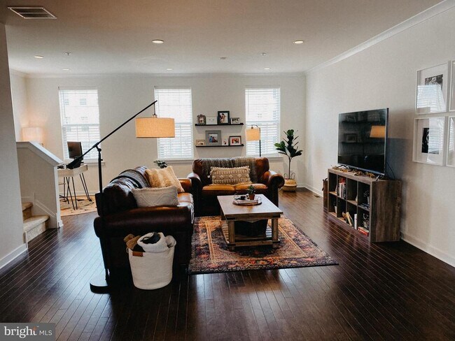 Building Photo - 5 Jessop Ln