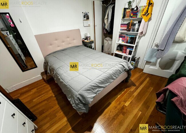 Building Photo - 205 Hillside St