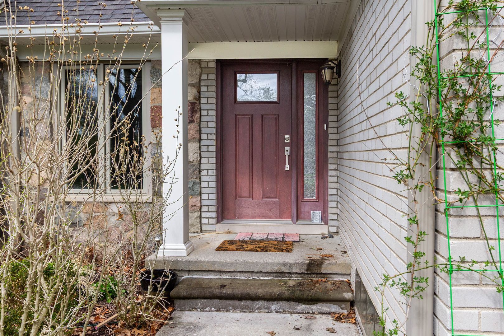Building Photo - 30705 Woodside Dr