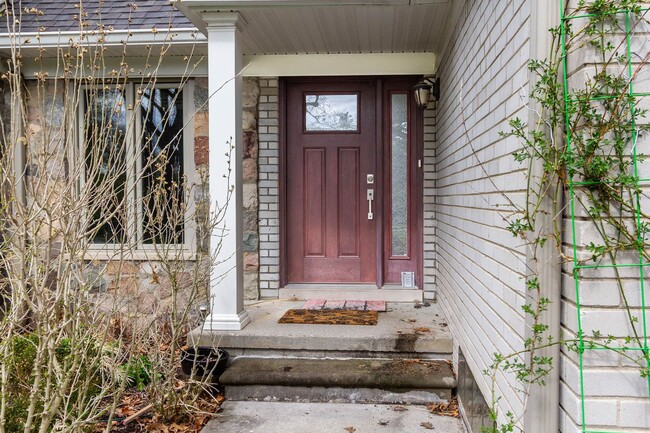 Building Photo - SOPHISTICATED COMFORT in HISTORIC FRANKLIN
