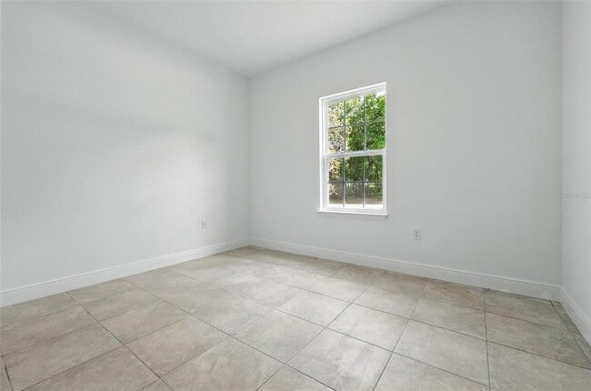 Building Photo - 7738 N Creek Way