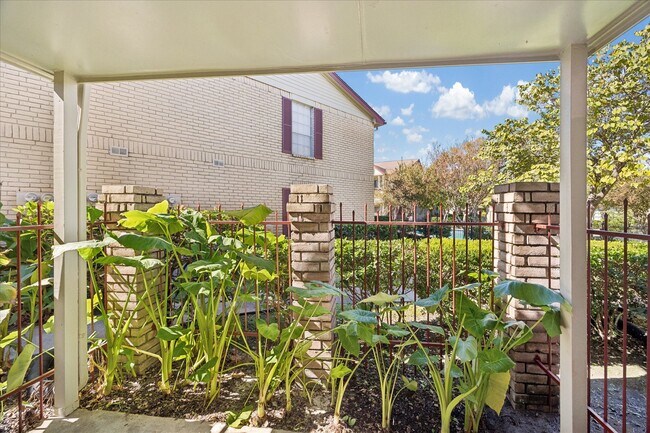 Building Photo - 2120 El Paseo St