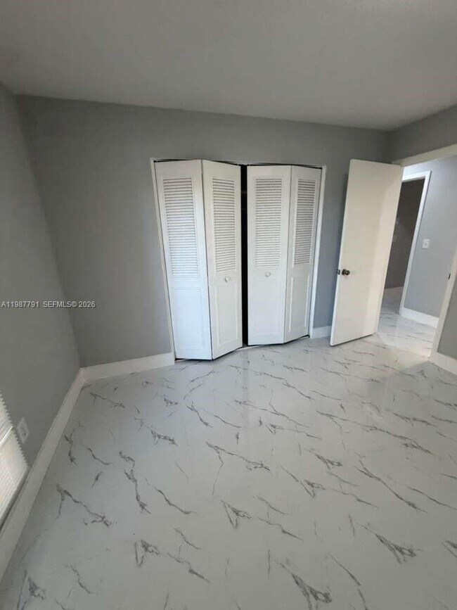 Building Photo - 4030 School Cir