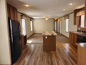 Building Photo - 100 Quail Ct