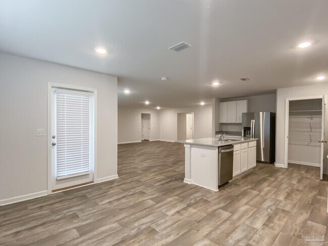 Building Photo - 5554 Guinevere Ln