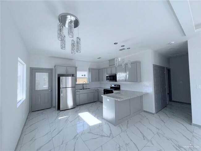 Building Photo - 12 West Dr