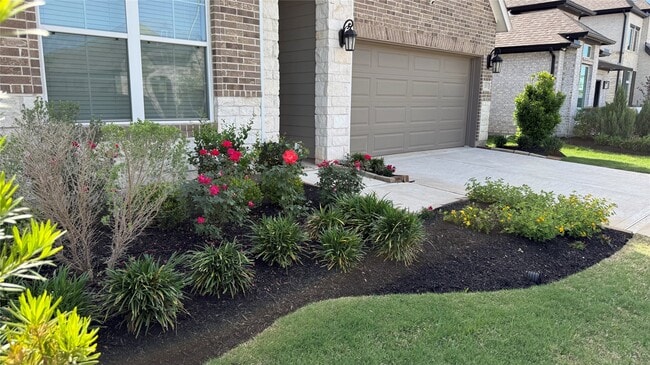 Building Photo - 215 Amaranth Wy