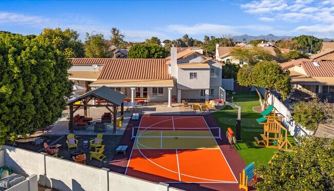 Building Photo - 2431 E Laurel St