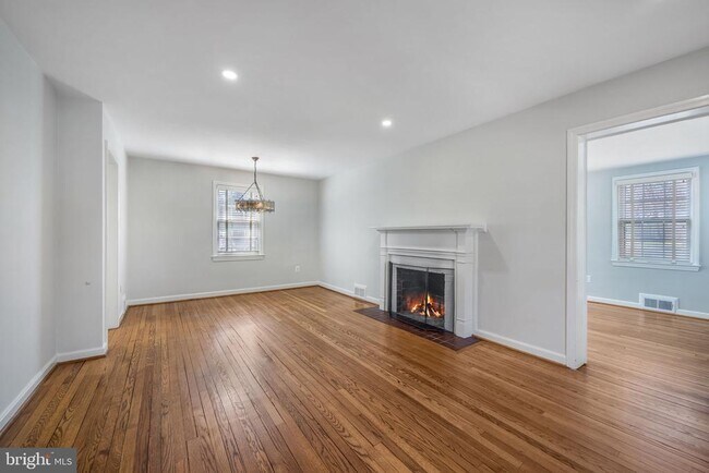 Building Photo - 2355 N Quincy St