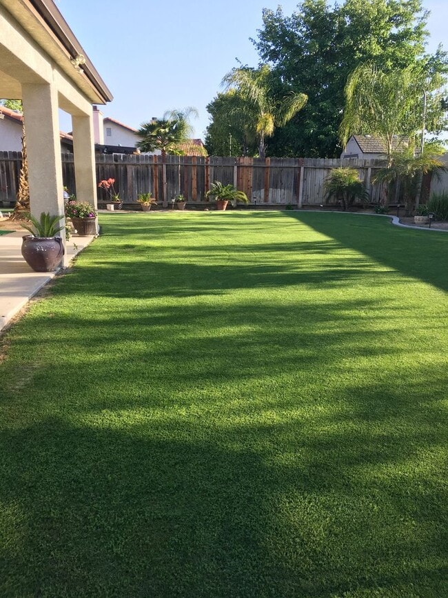 Building Photo - 3-Bedroom Home on Corner Lot in Quiet Northwest Bakersfield Cul-de-Sac