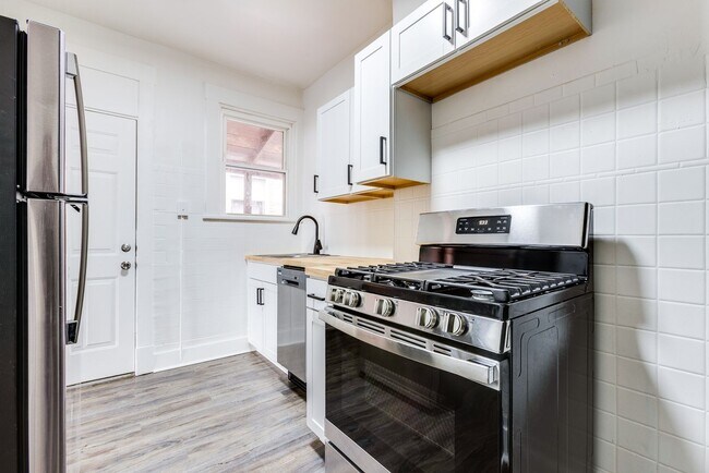 Building Photo - 609 E Warrington Ave