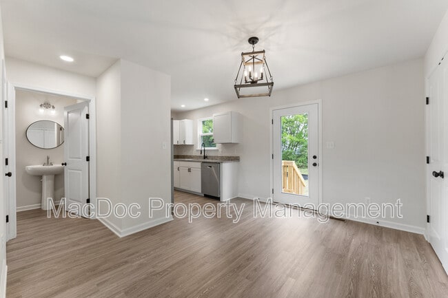 Building Photo - 105 Hillcrest Dr