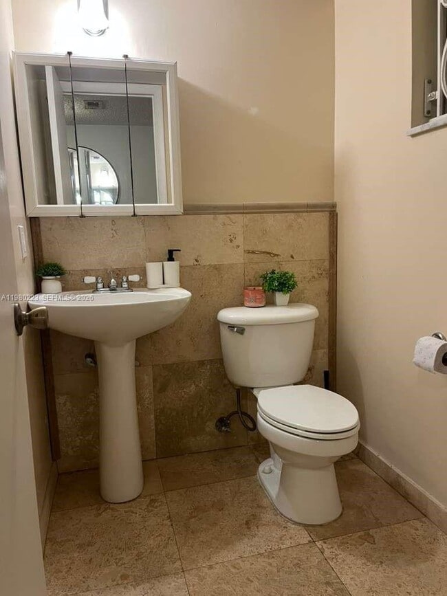 Building Photo - 1701 Washington St