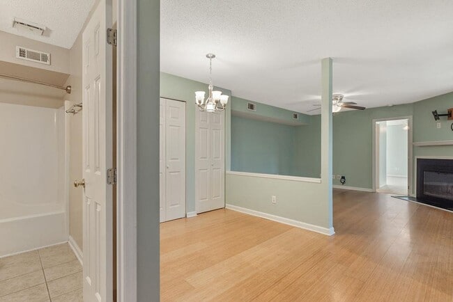 Building Photo - 2 Bedroom Condo Near Rex Hospital!