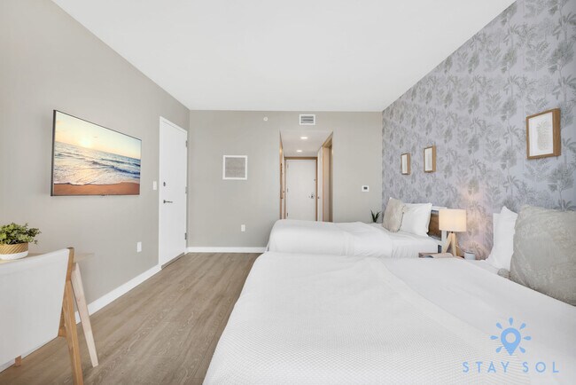 Building Photo - 2602 E Hallandale Beach Blvd