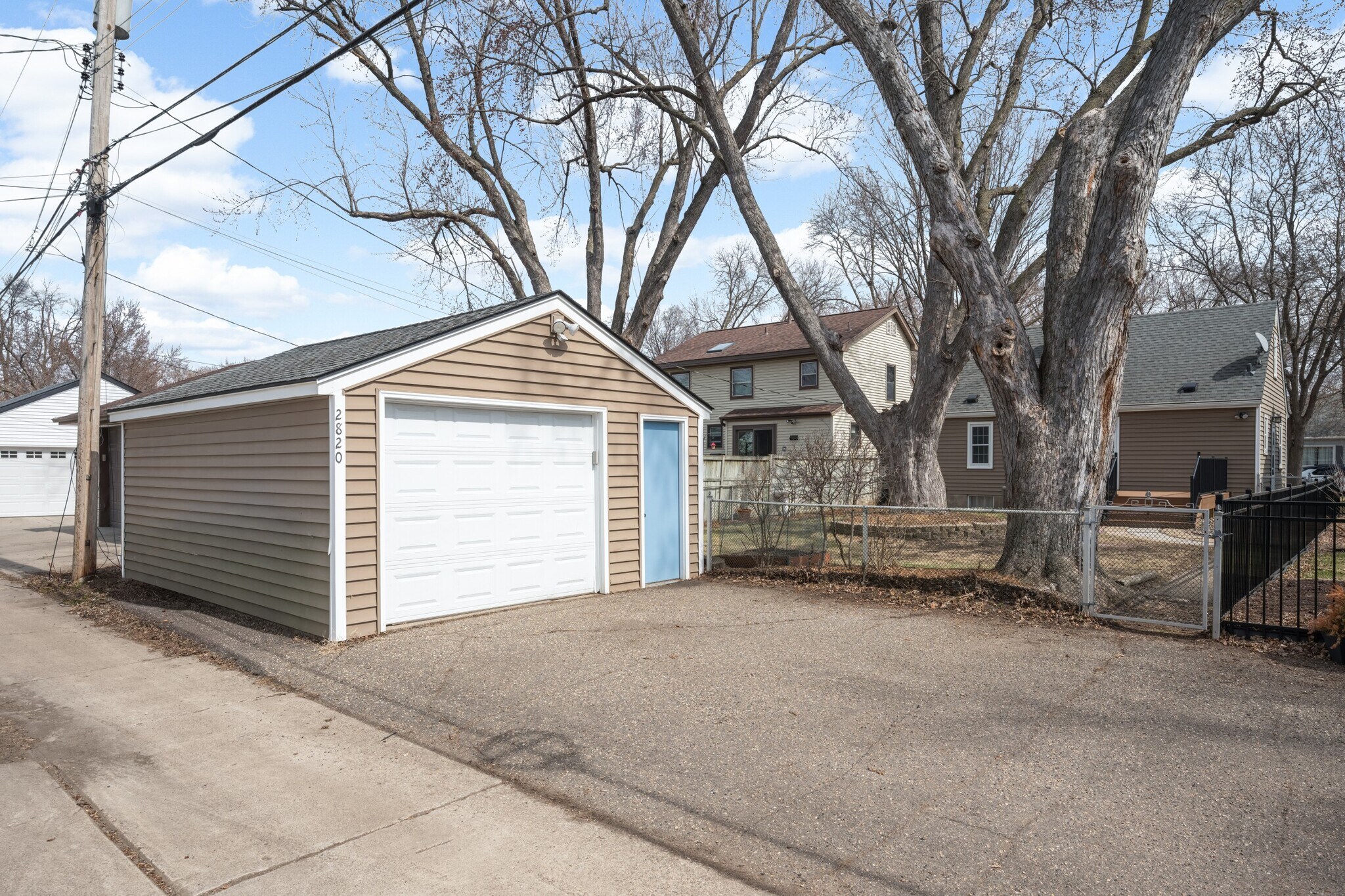 1 car garage - 2820 Idaho Ave S