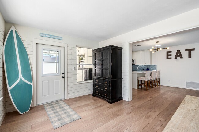 Building Photo - 94 Ivanhoe Dr