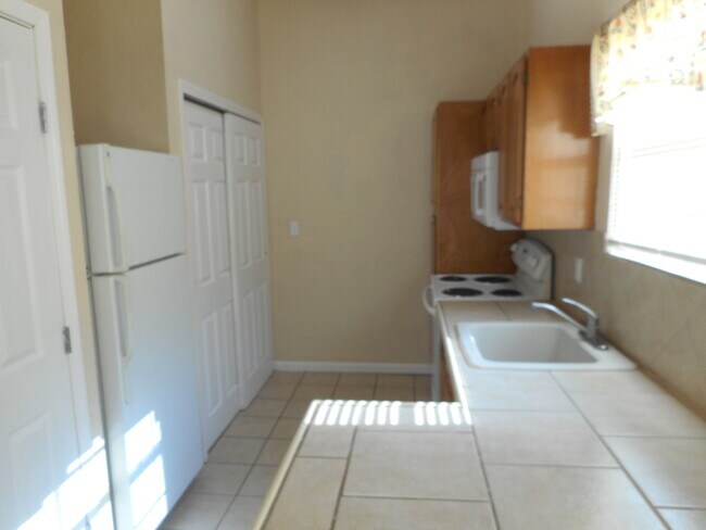 Building Photo - 613 Donaldson Ave