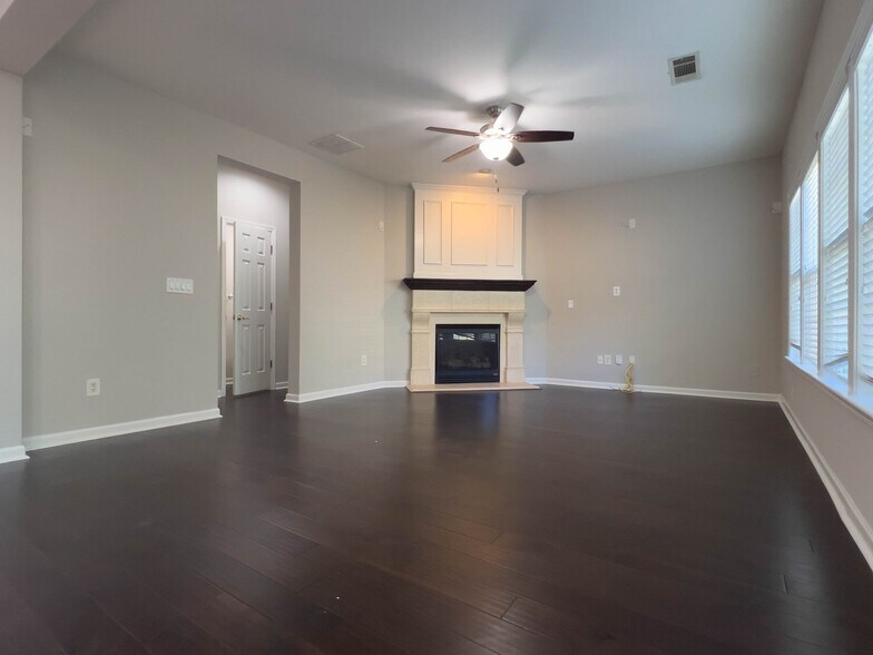 Building Photo - 3210 Warbler Way