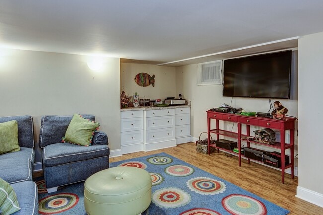 Building Photo - 148 Heritage Rd