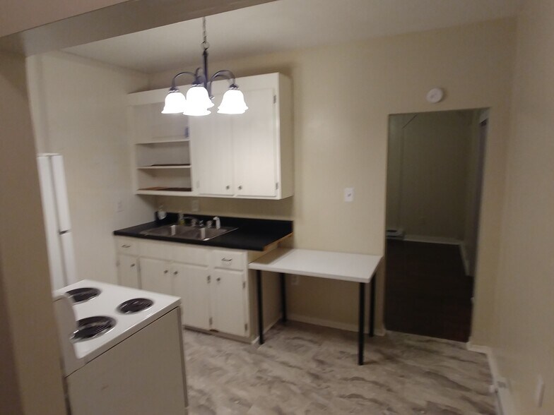 Kitchen - 5996 Seneca Trail S
