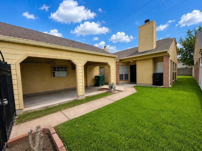 Building Photo - 11840 Spring Grove Dr