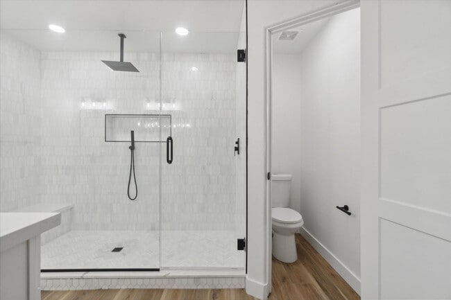 Building Photo - 8525 E Clarendon Ave