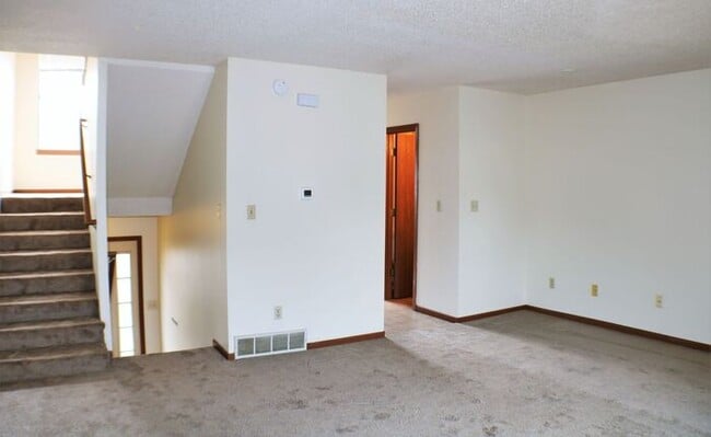 Building Photo - $1,450 | 3 Bedroom, 2.5 Bathroom Town Home...