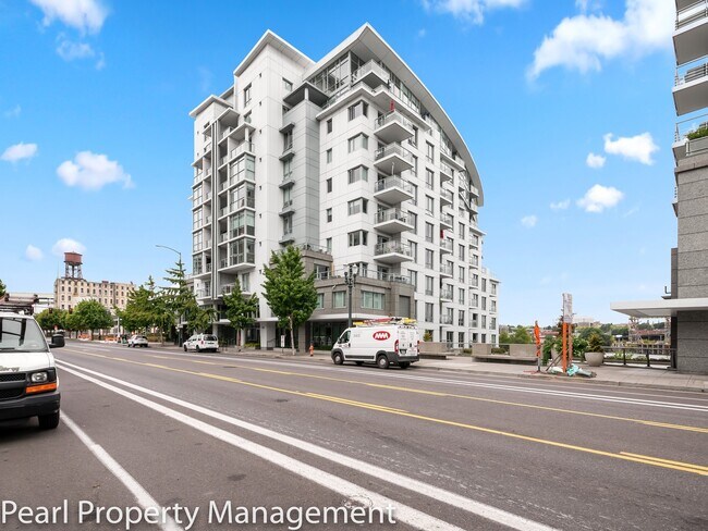 Building Photo - Waterfront Pearl - 1 bed/1.5 bath/den sw corner unit with parking/2 balconies/river view/most uti...