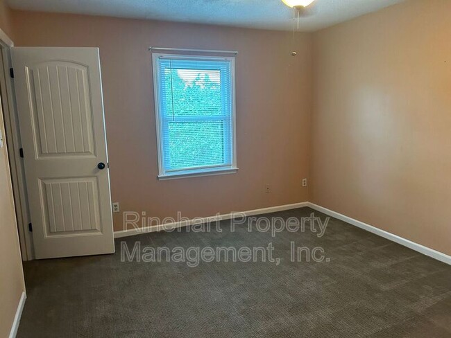 Building Photo - 285 S Herlong Ave