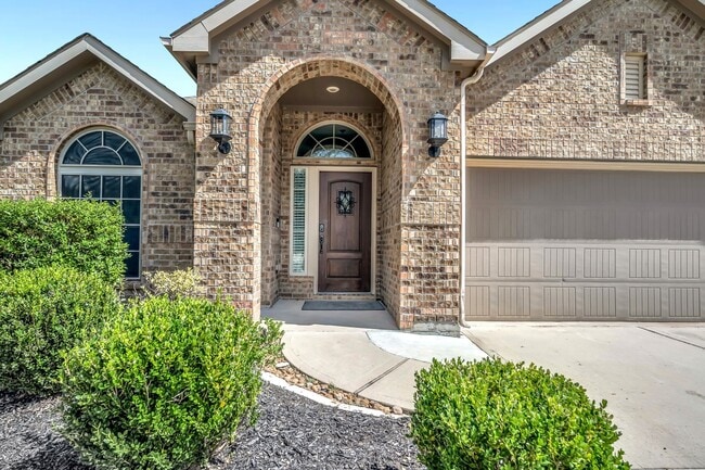 Building Photo - 18739 Laurel Hills Dr