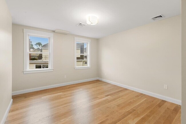 Building Photo - 47 Maplewood St